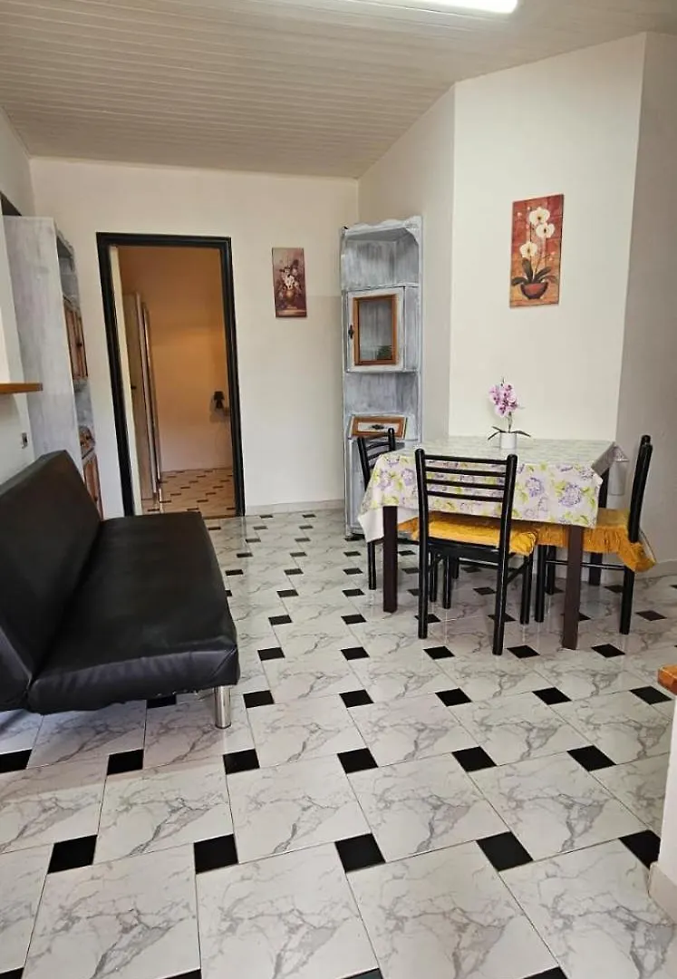 Apartmán Casa Carlo Chia